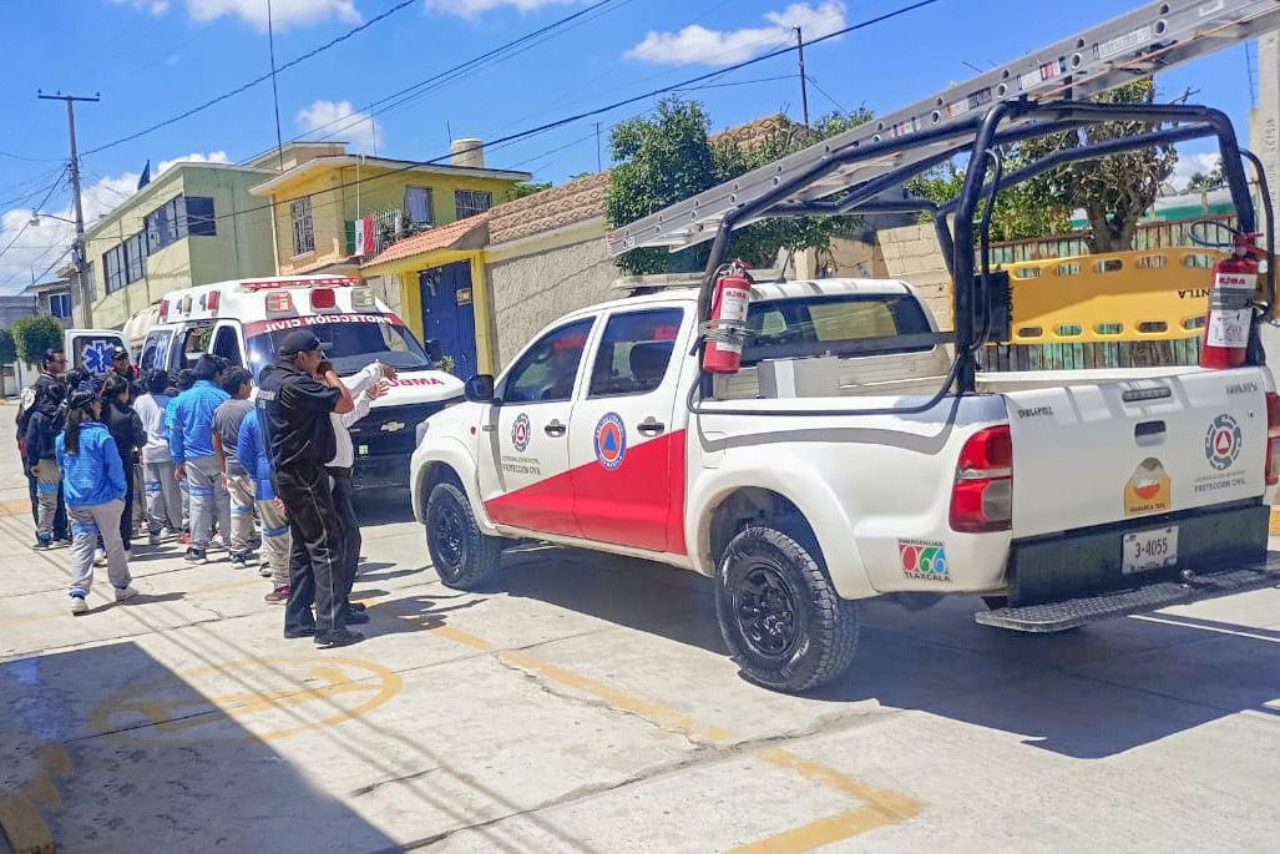 Con divertidas dinámicas policía de Huamantla enseña temas de seguridad a estudiantes.