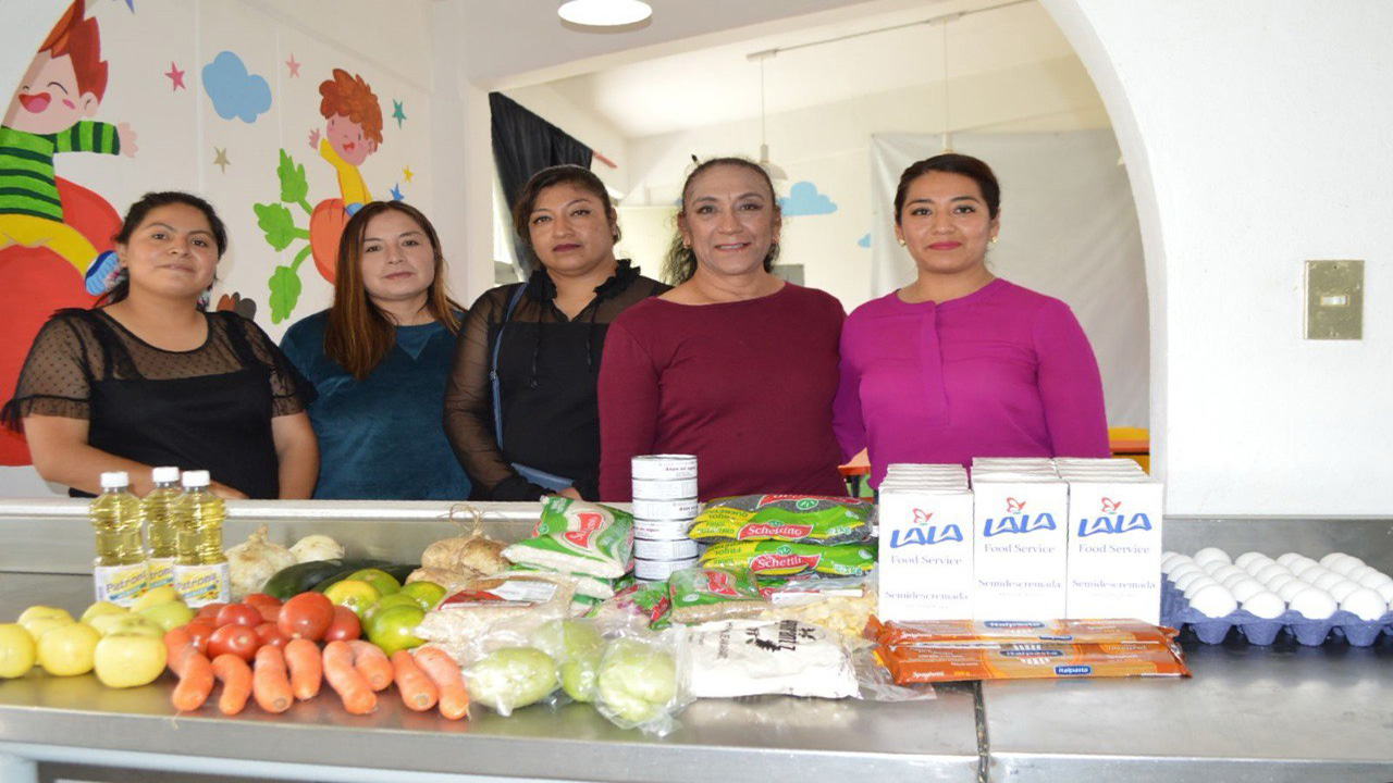 SMDIF da continuidad al programa nacional “Desayunos escolares calientes” en escuelas de Zacatelco.