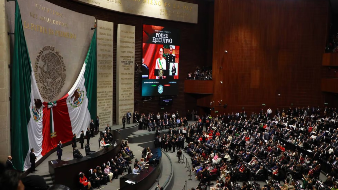 Claudia Sheinbaum asume la presidencia de México, prometiendo continuidad en la transformación