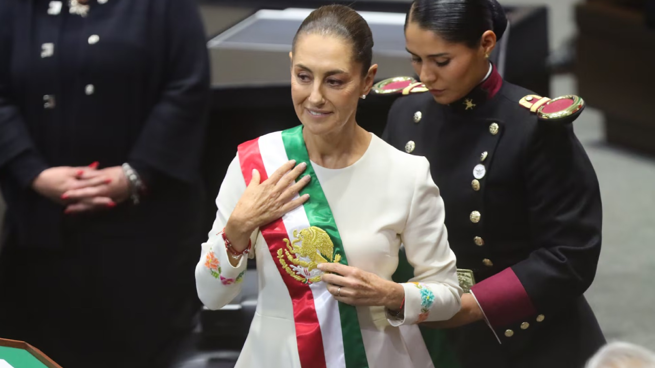 Ifigenia Martínez testigo y protagonista en la Investidura de la primera presidenta de México