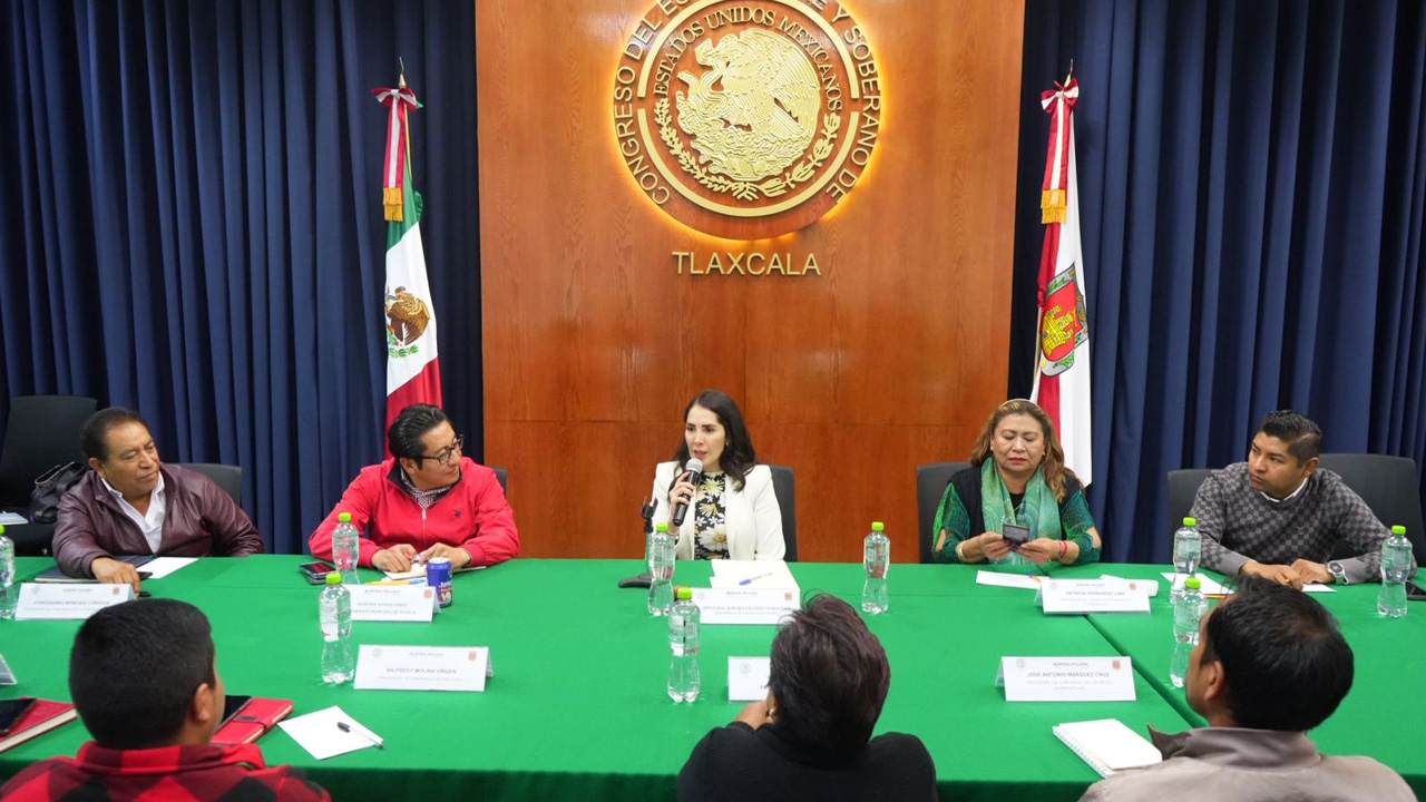 Se reúne diputada Aurora Villeda con integrantes del Ayuntamiento de Totolac