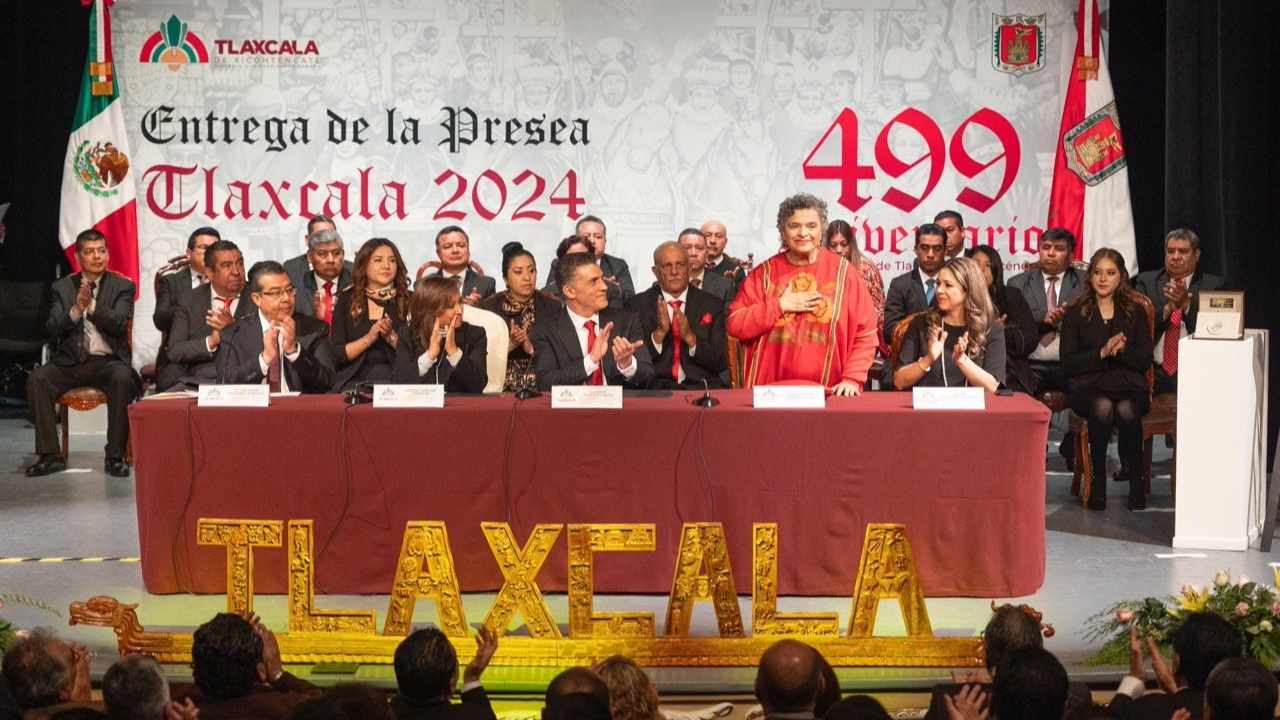 Entrega Ayuntamiento de Tlaxcala la Presea Tlaxcala 2024 a la exgobernadora Beatriz Paredes Rangel