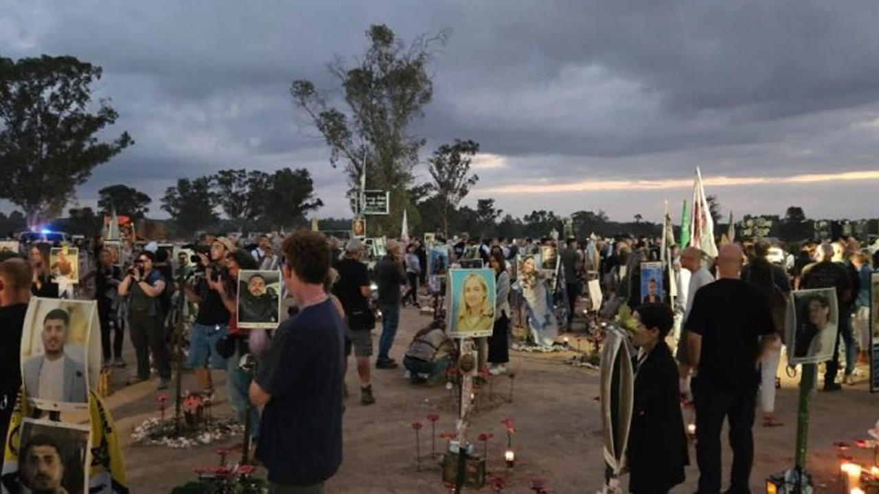 Militantes de Hamás intentaron disparar durante una ceremonia en memoria de las víctimas del 7 de octubre