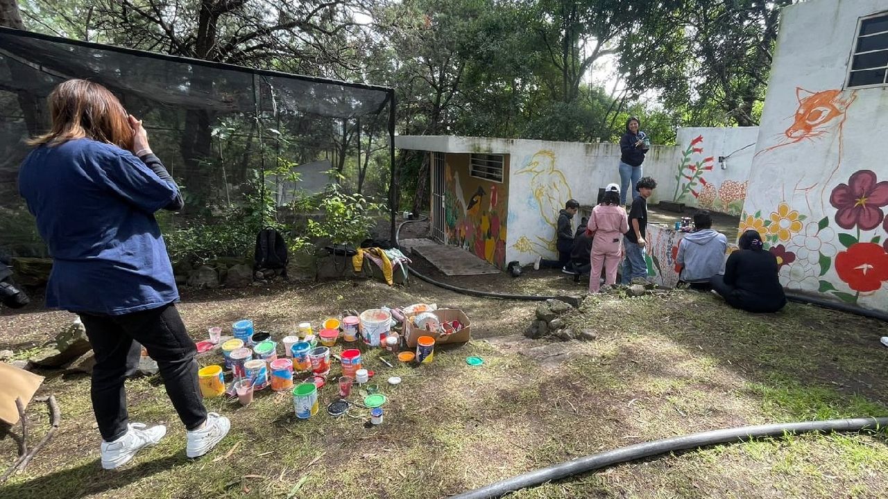 La directora de ecología Alejandra Rodríguez Santacruz, se reunieron en el vivero municipal de la cabecera