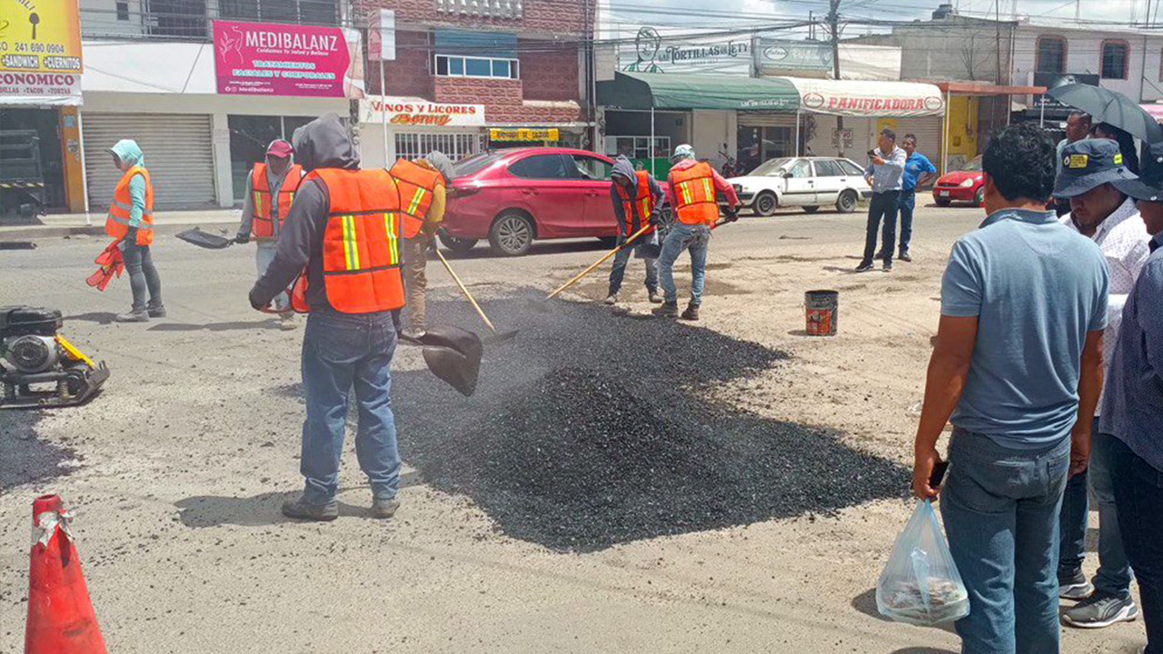 Cuadrillas de bacheo trabajan simultáneamente en varios puntos de Apizaco