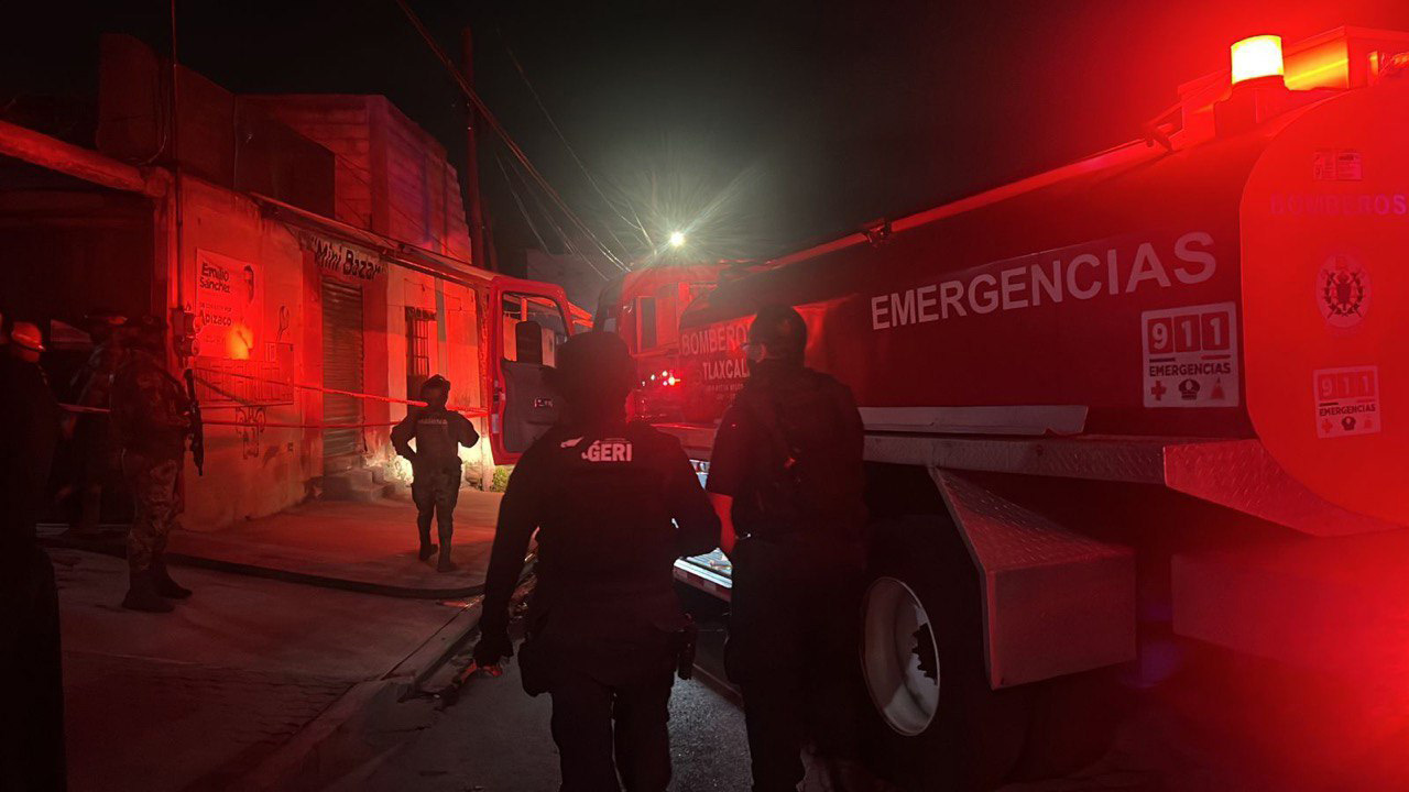 De inmediato protección civil de Apizaco y bomberos del estado controlan incendio en establecimiento