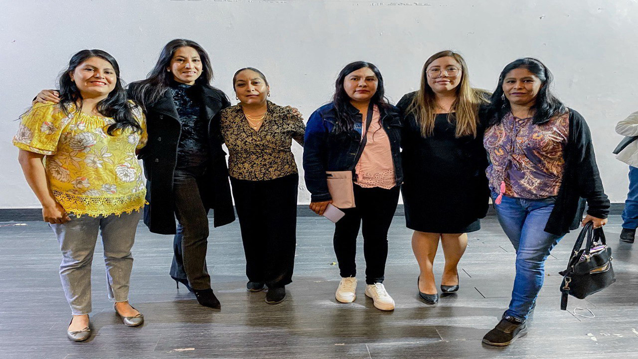 Mujeres emprendedoras reciben capacitación de empoderamiento por parte del IEM.