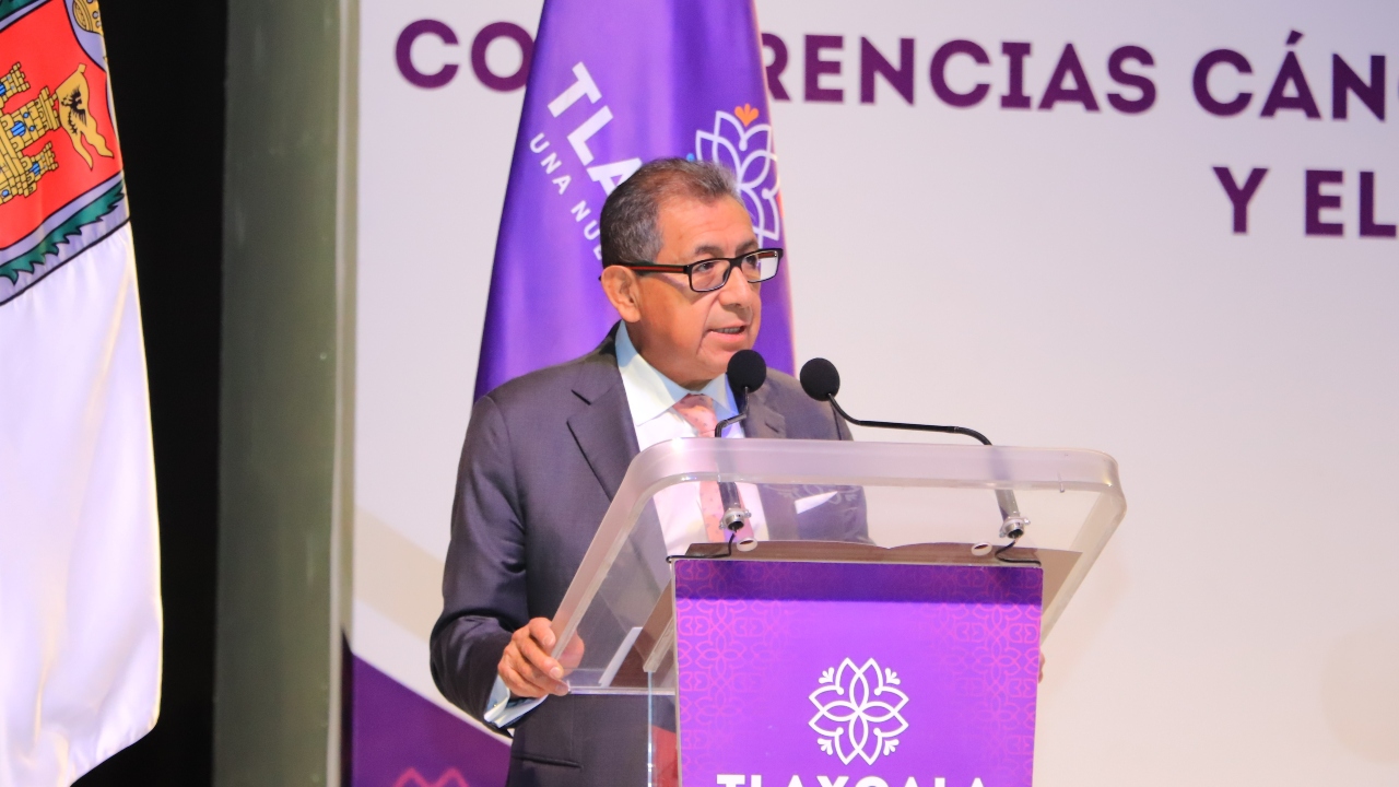 Propone Rector de la UATx acciones de prevención contra cáncer de mama