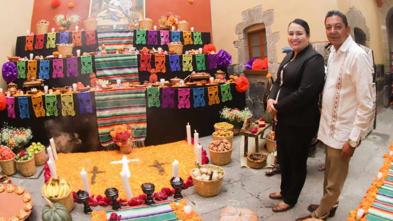 Chiautempan expone ofrenda monumental en CDMX