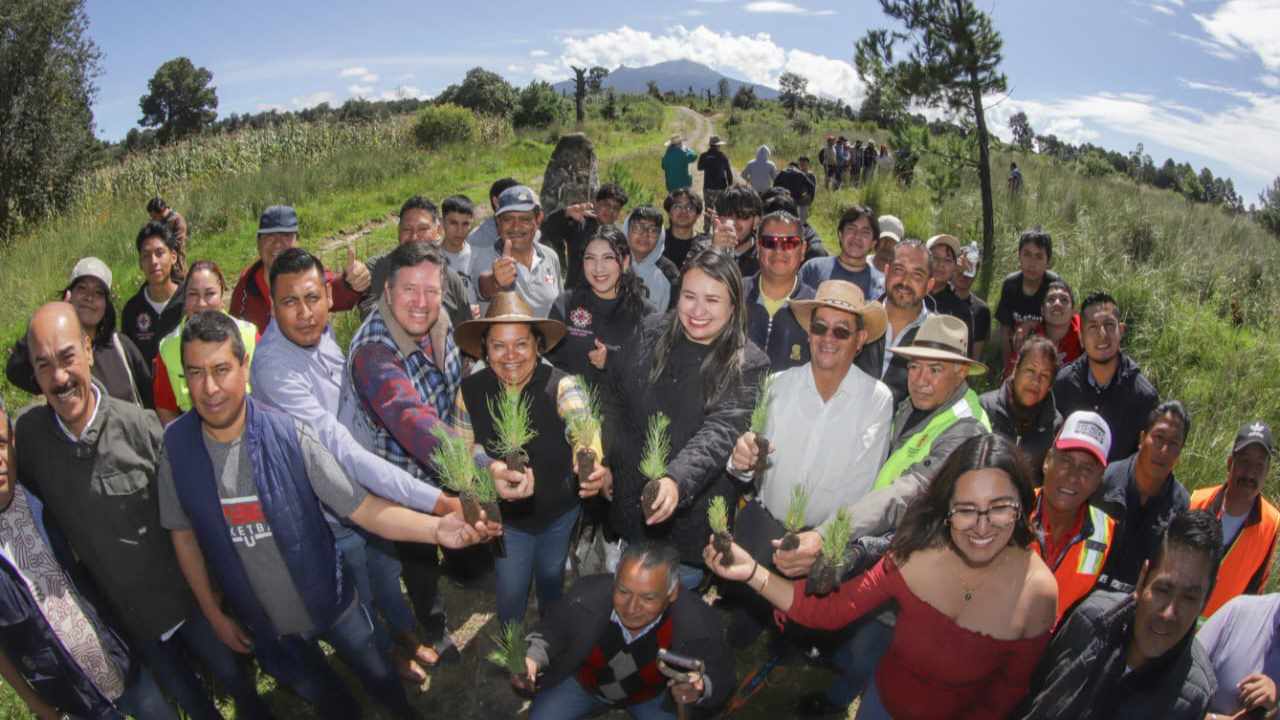 Blanca Angulo Emprende Tercera Jornada de Reforestación en Chiautempan, Plantando 1000 Árboles