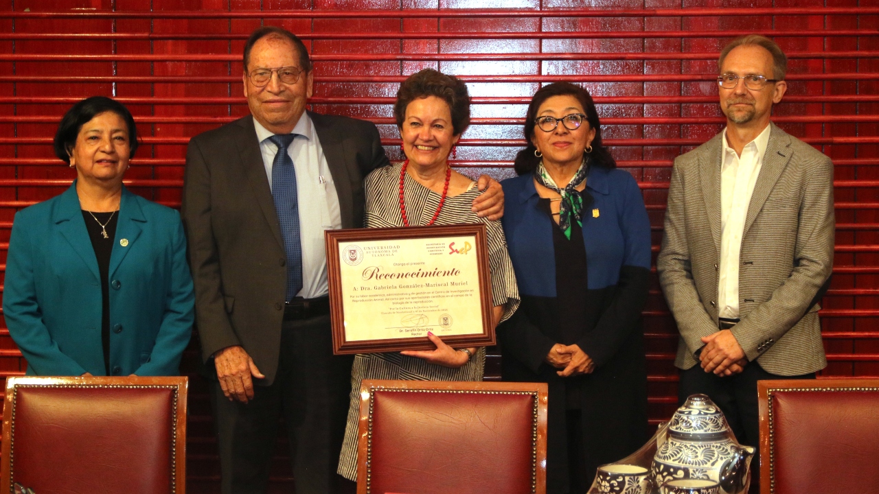 Reconoce la UATx prolífica trayectoria de la Doctora Gabriela González Mariscal Curiel