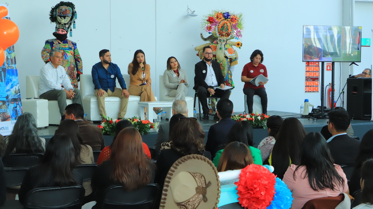 Conmemora Ciencias Económico Administrativas UATx 52 años de vanguardia educativa