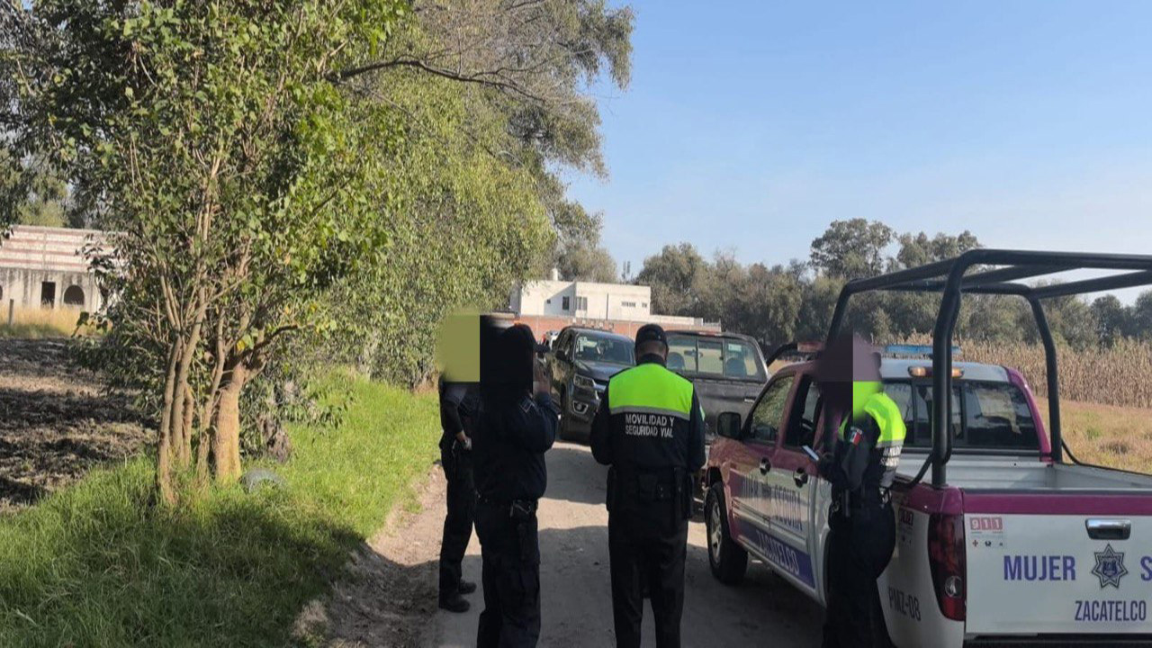 Policía Municipal detienen a dos personas por robo de malla ciclónica en Zacatelco.