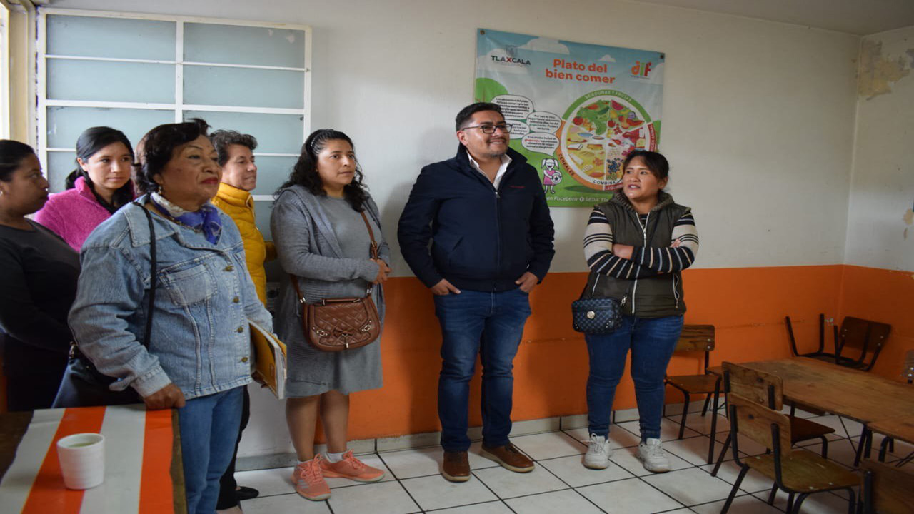 Presidente Municipal de Zacatelco, Miguel Acatzi, recorre instituciones educativas para fortalecer la seguridad y mejorar infraestructuras.