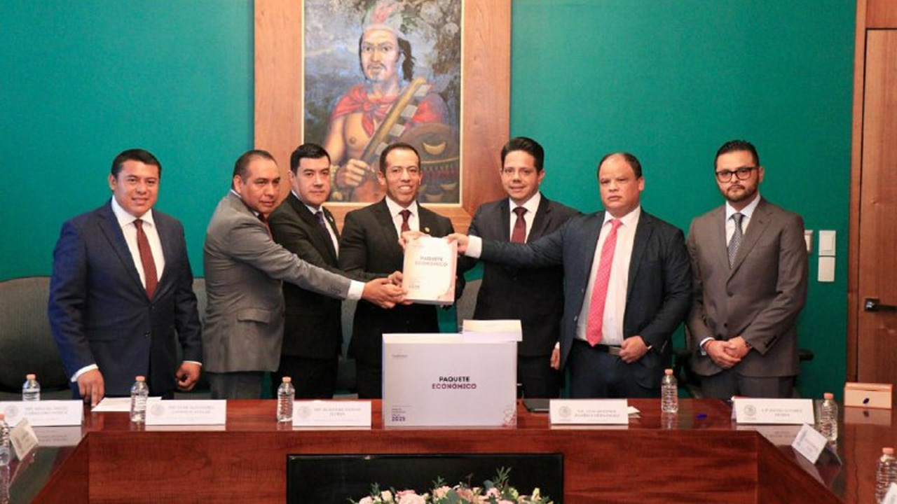 Recibe LXV Legislatura del Congreso del Estado de Tlaxcala Paquete Económico 2025