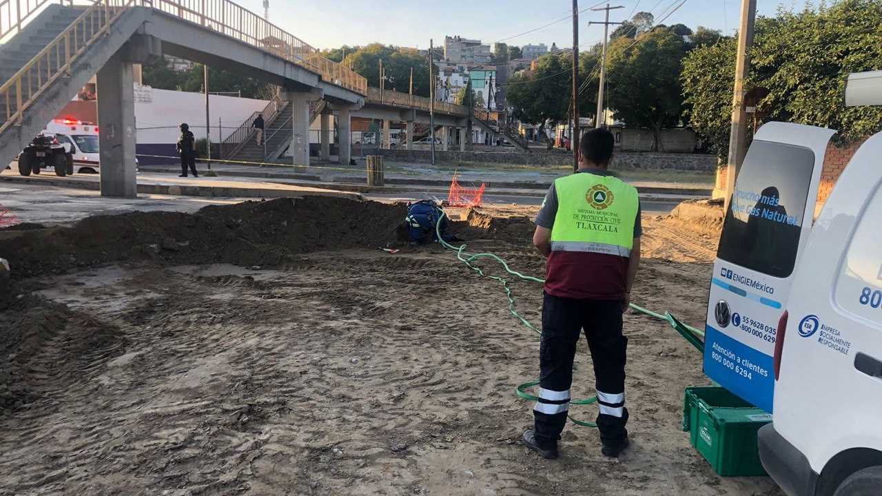 Atiende Protección Civil del ayuntamiento de Tlaxcala fuga de gas natural en el mercado Emilio Sánchez Piedras