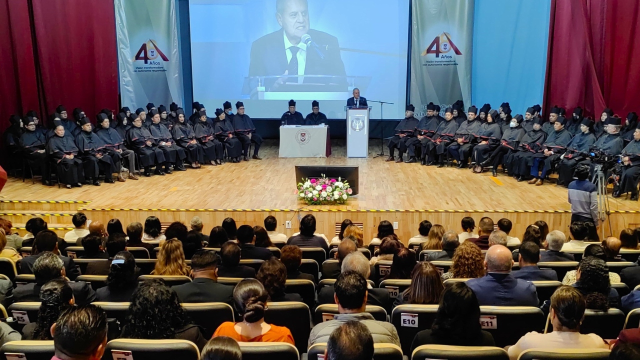 Conmemora la UATx 48 años de vida institucional