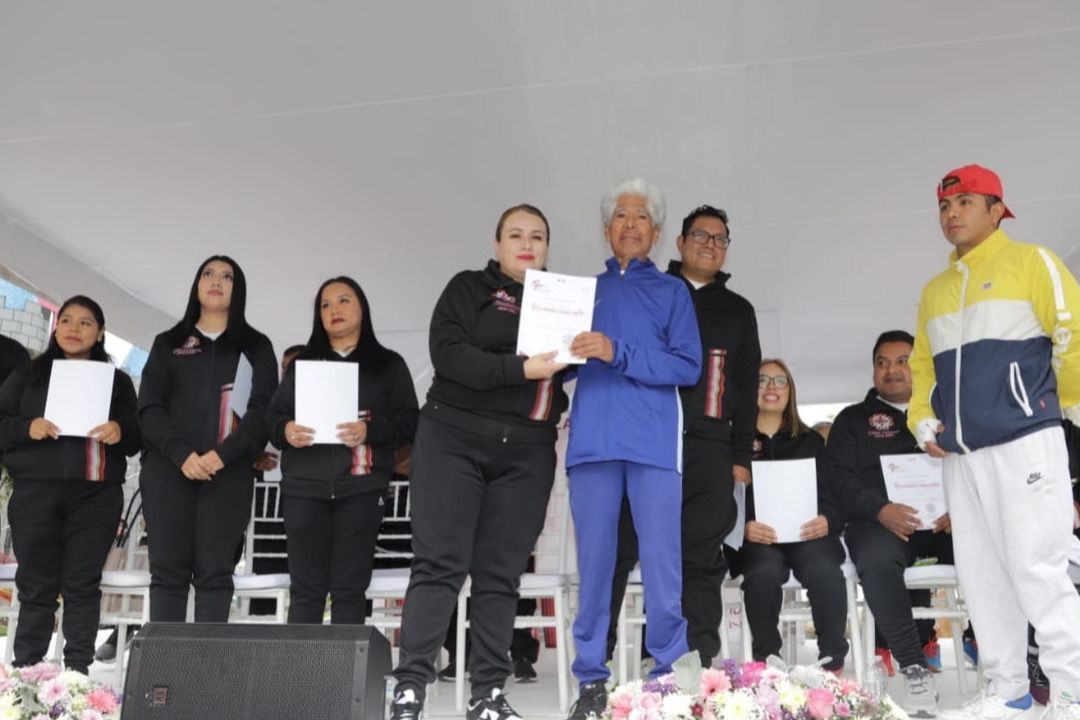 Gran participación cívica registró Chiautempan en el desfile del Aniversario de la Revolución