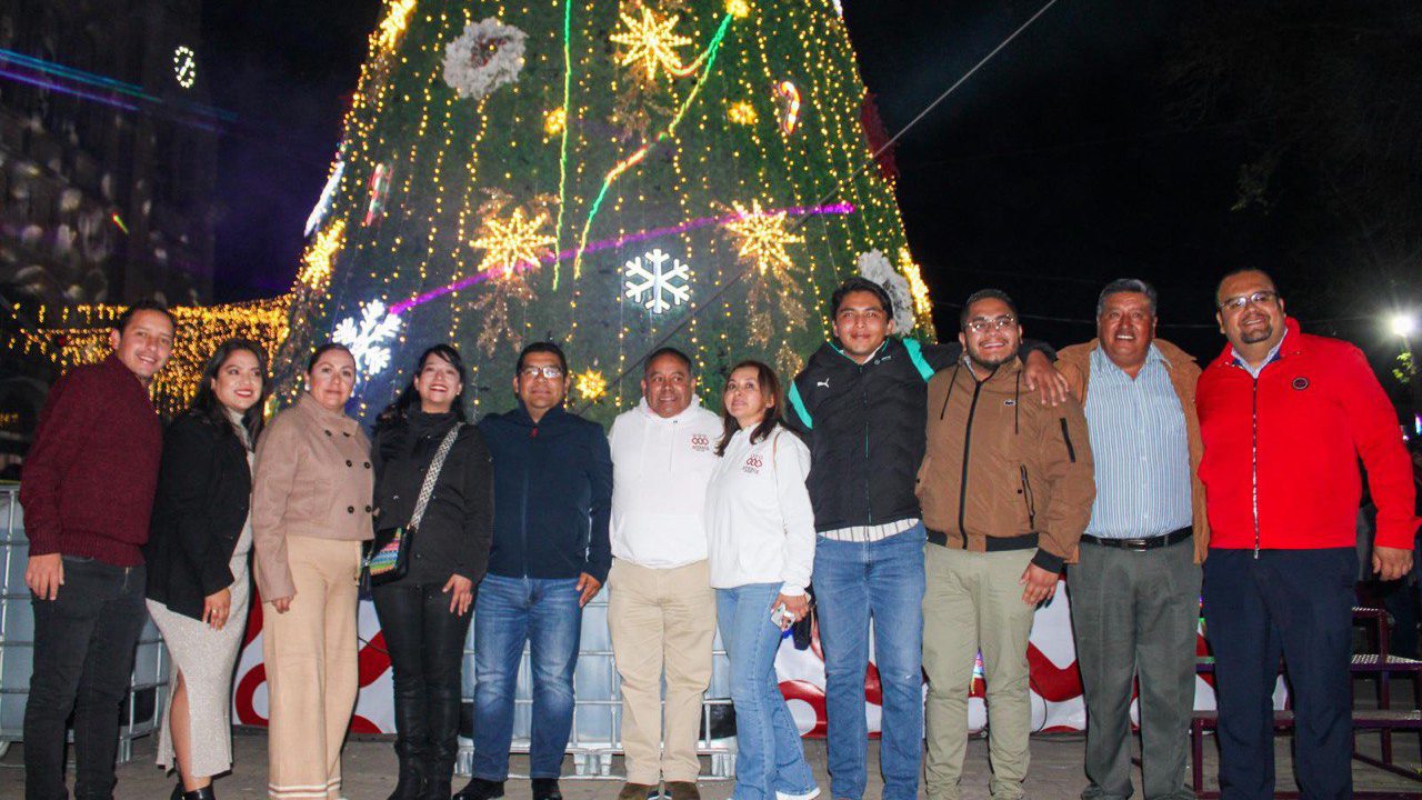 Encabezó Javier Rivera exitoso encendido del árbol en Apizaco que reunió a miles de apizaquenses en el marco del festival navideño 2024