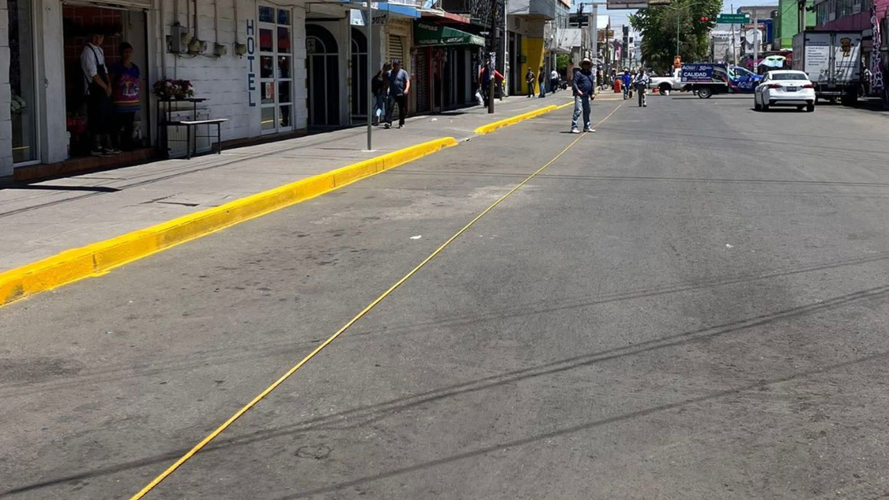 Gobierno de Apizaco mejora balizamiento en paradas del transporte público