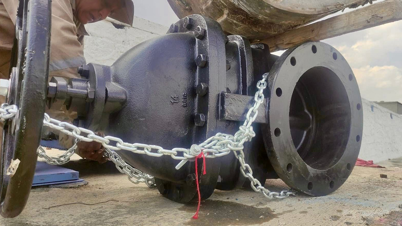 Avanza CAPAMA en la instalación de nuevas válvulas para mejorar el servicio de agua potable