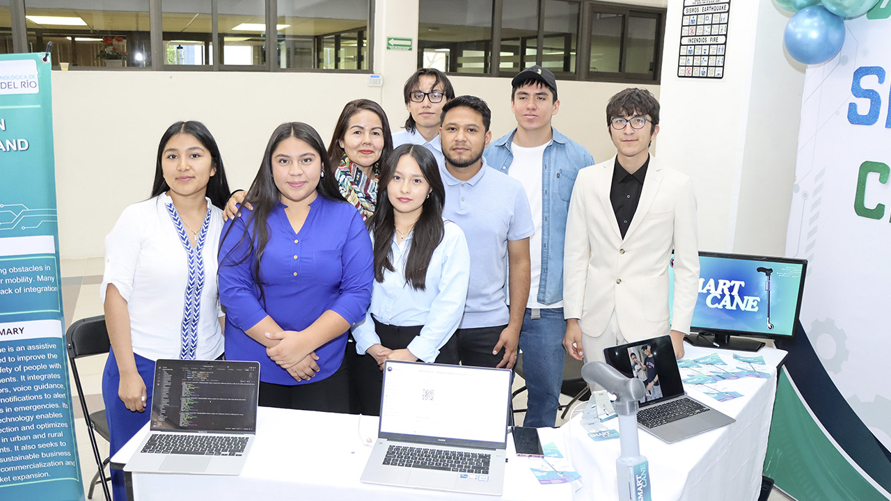 Estudiantes de UT San Juan cierran cuatrimestre con exposición IoT