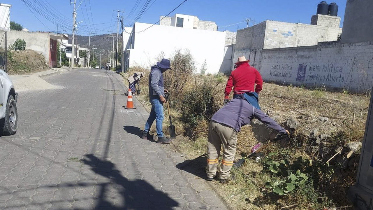 Totolac impulsa mejoras urbanas: acciones coordinadas en Axotla del Río fortalecen imagen y seguridad vial