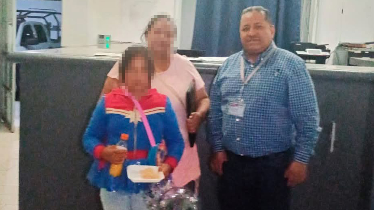 Policía de Chiautempan brinda atención a menor extraviada; la reúne con su madre