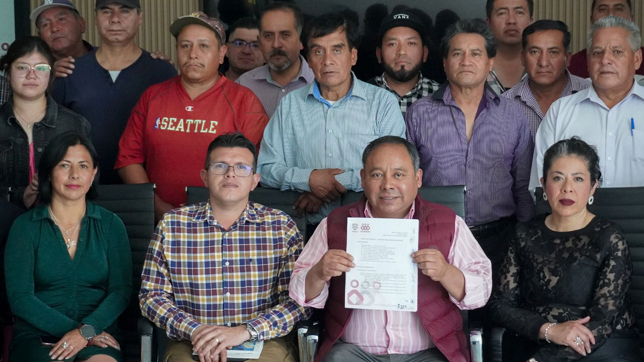 Gobierno de Apizaco firma acuerdos con representantes del transporte público para mejorar la movilidad