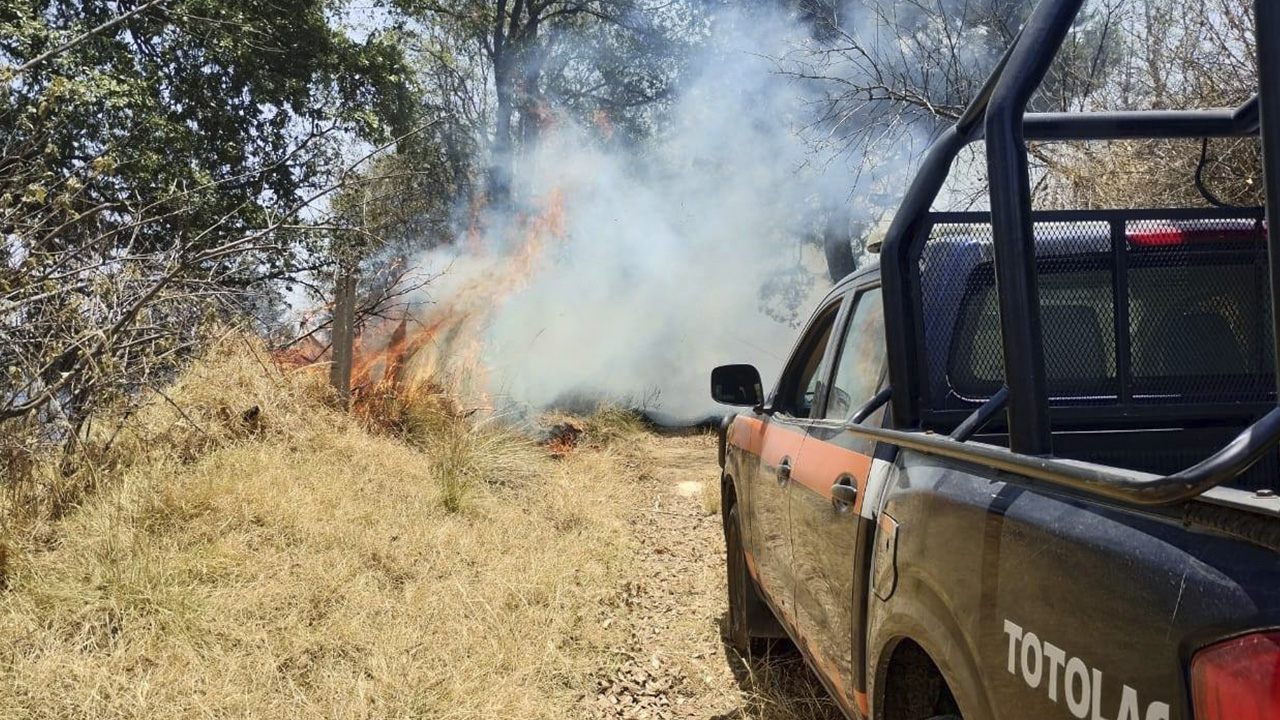 Urge atender y prevenir: se combate nuevo incendio en el mirador de Tepeticpac