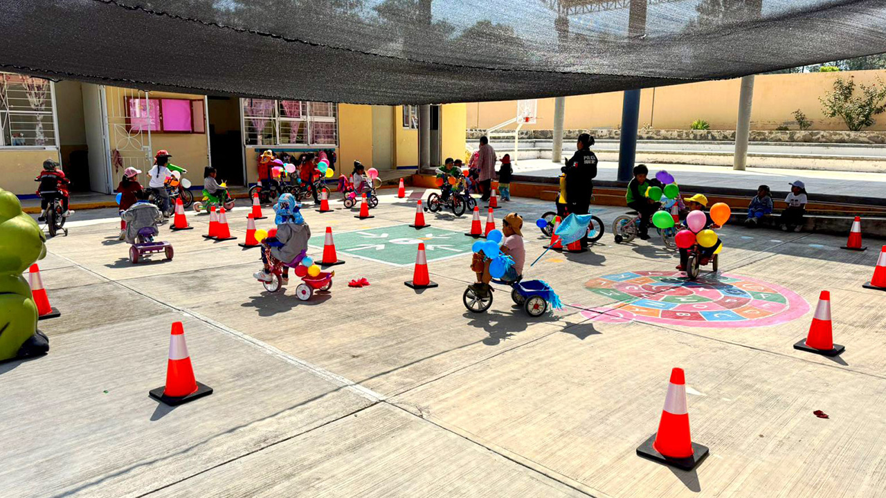 En escuelas de Chiautempan, niñas y niños reciben educación vial de la Policía de Proximidad Social