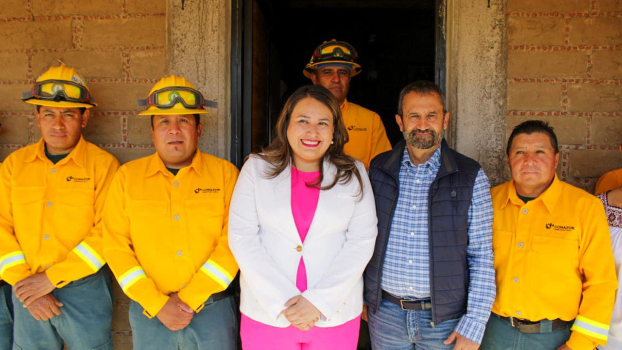 Reconoce Blanca Angulo valor y generosidad de gente de Tepatlaxco para cuidar la Malinche