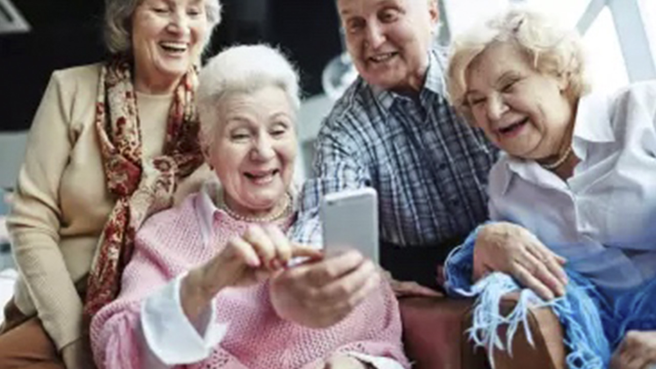 El Adulto Mayor y la Tecnología Celular