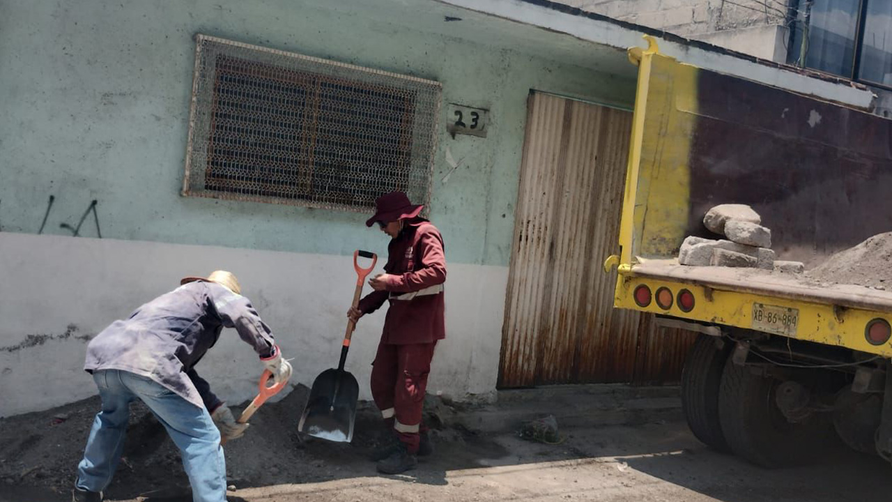 El Gobierno Municipal de Ixtenco inicia retiro de materiales pétreos en la vía pública como parte de la campaña “Ixtenco, te queremos limpio”
