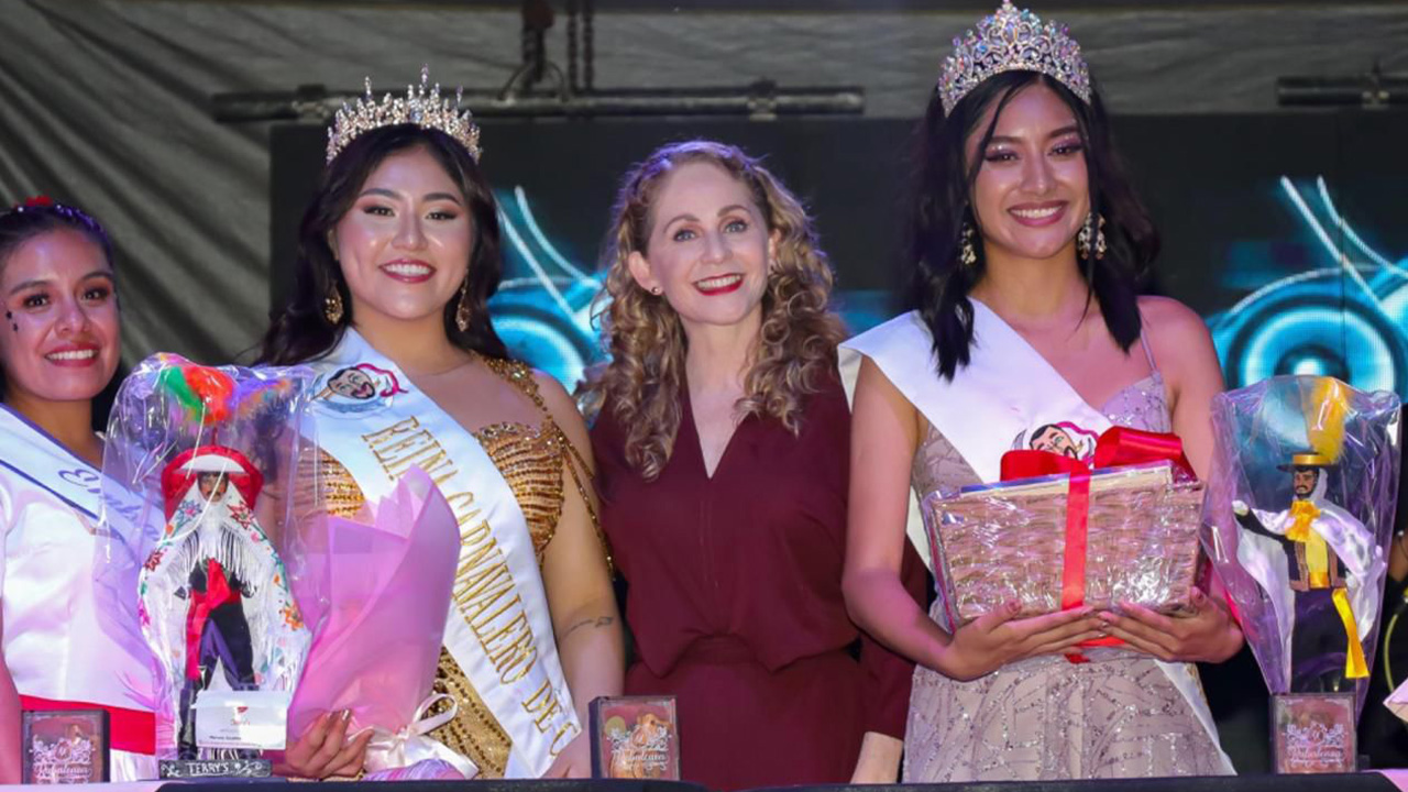Marcela González celebra con orgullo la coronación del Carnavalero de Corazón en Chiautempan