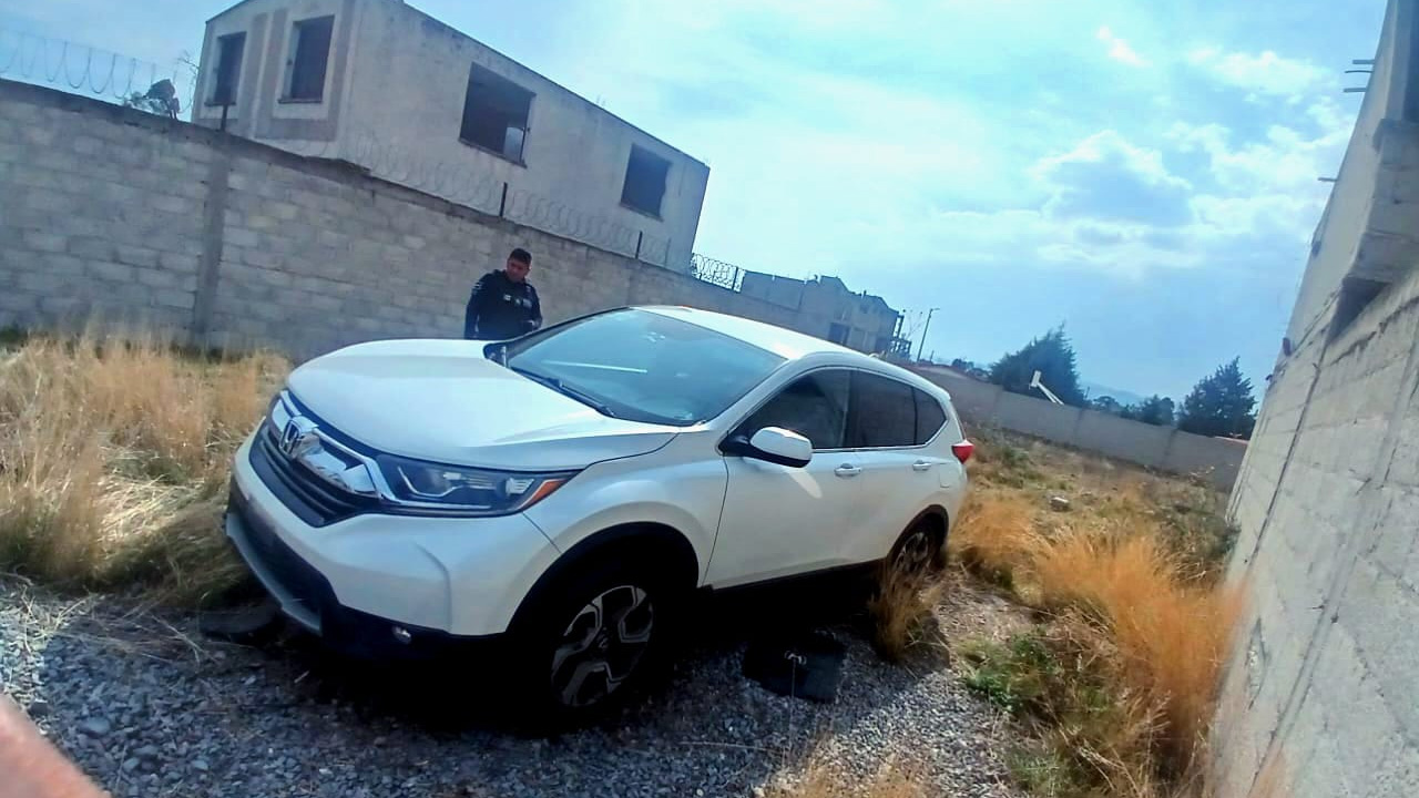 Recupera Policía de Chiautempan vehículo con reporte de robo en Santa Cruz Guadalupe