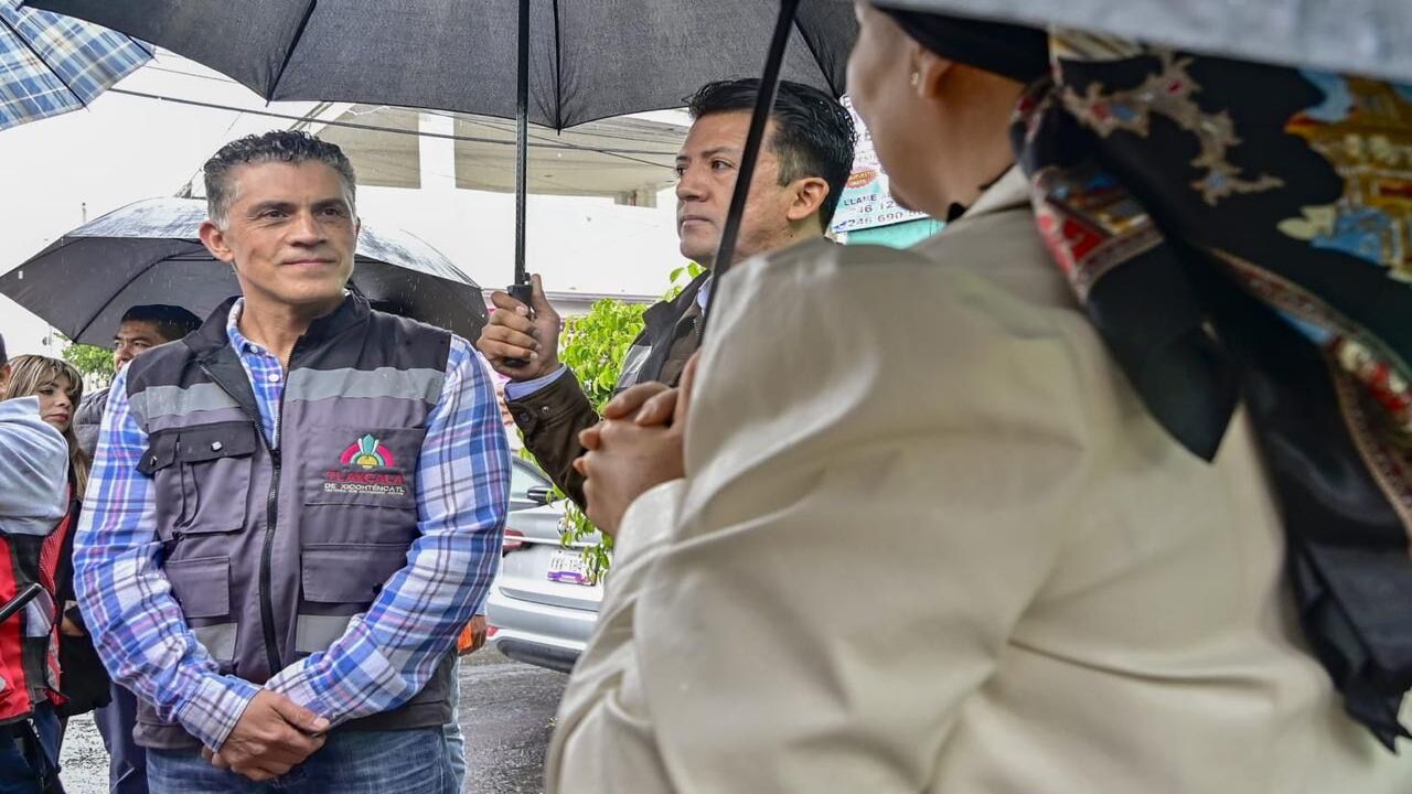 El alcalde Alfonso Sánchez García escucha de cerca a colonos de “el bosque” y “Vista Malintzi”