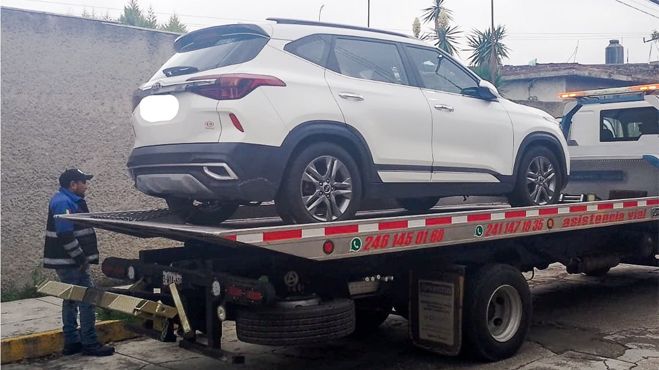 Policía de Chiautempan asegura vehículo con reporte de robo