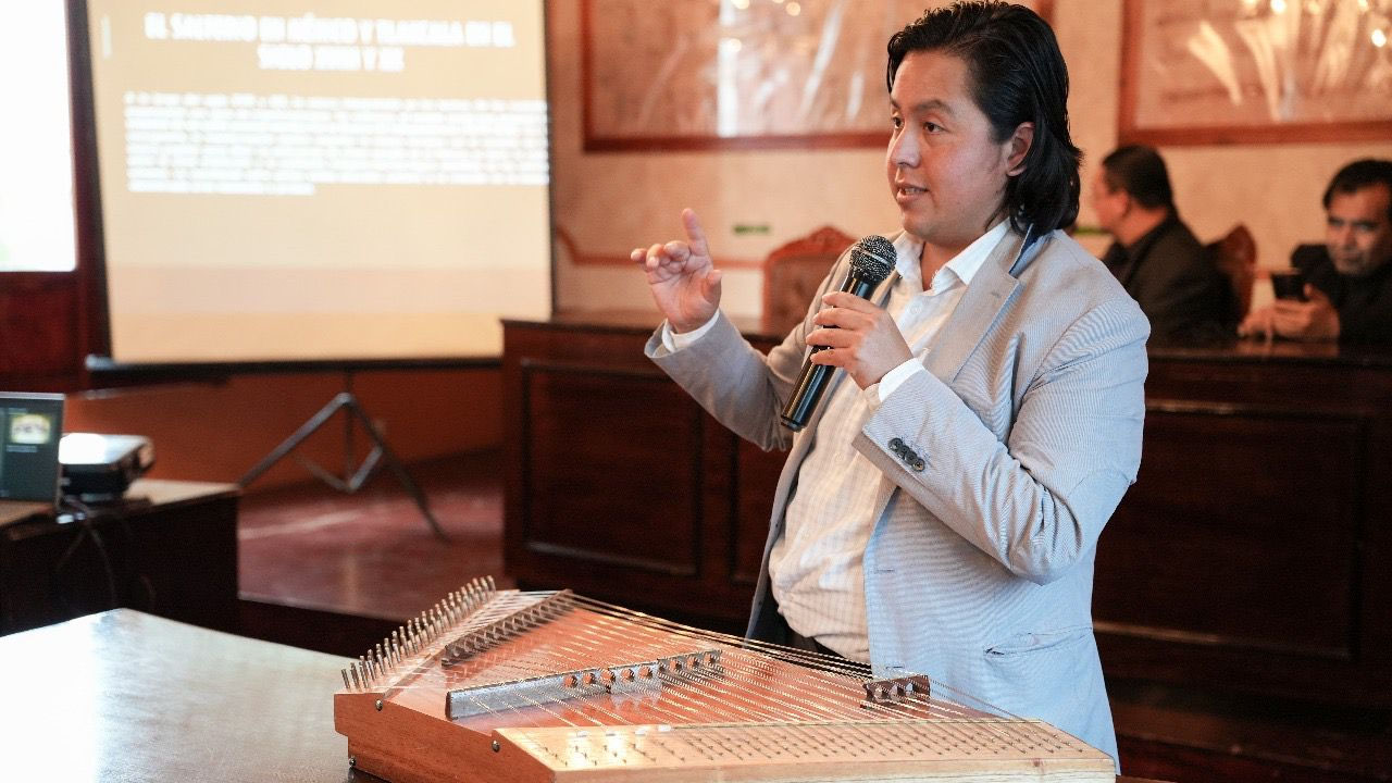 Acerca ayuntamiento de Tlaxcala a la ciudadanía conferencia que resalta al salterio como símbolo de identidad y expresión artística del estado