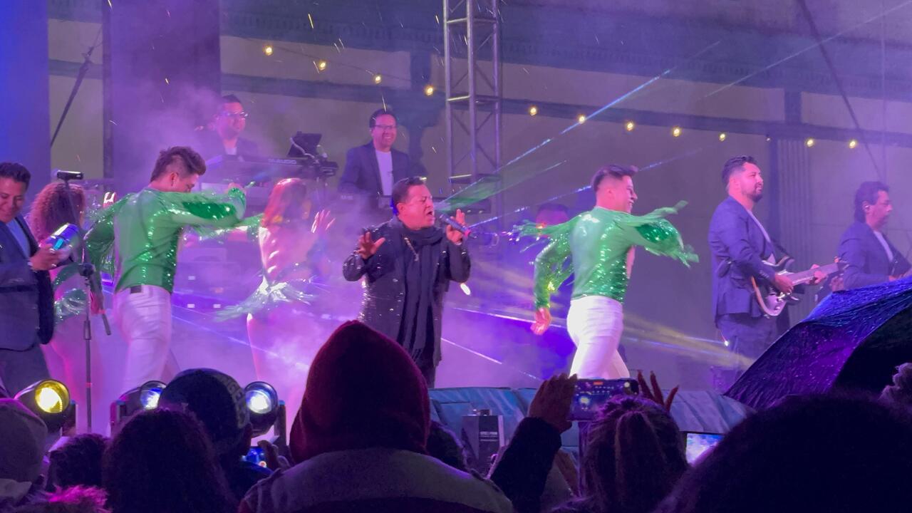 Multitud corea los éxitos de Jorge Domínguez en una noche inolvidable de la Feria Ixtenco 2025