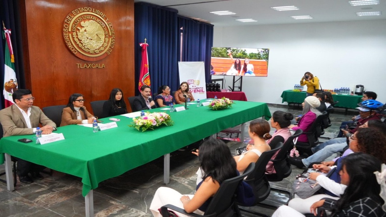 Concluyen convenciones distritales del Parlamento Juvenil 2025 en el congreso del estado
