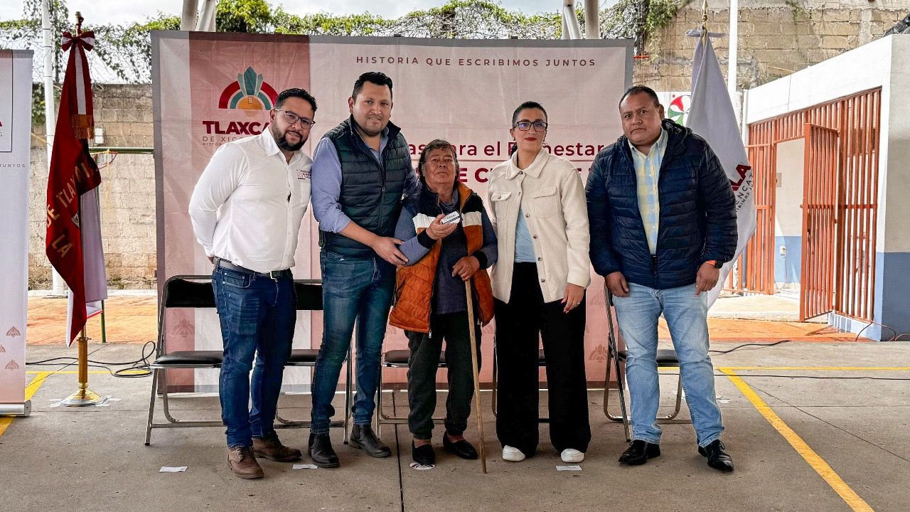 Reciben vecinos de San Isidro y la loma Xicohténcatl jornada de salud y atención del ayuntamiento capitalino