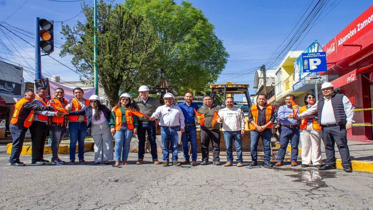 Da Javier Rivera Bonilla banderazo de inicio de obra de rehabilitación de calles en Apizaco