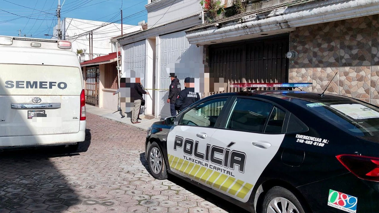 Policía municipal y paramédicos atienden llamado de auxilio sobre persona desvanecida en Ocotlán