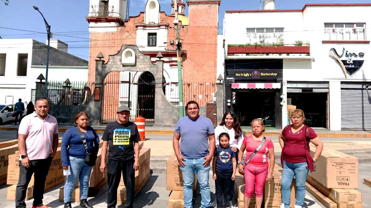 Gobierno de Chiautempan fortalece la economía familiar con entrega de calentadores solares