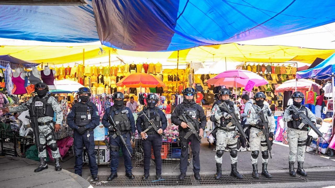 Policía municipal de Tlaxcala y guardia nacional blindan la seguridad del tianguis sabatino