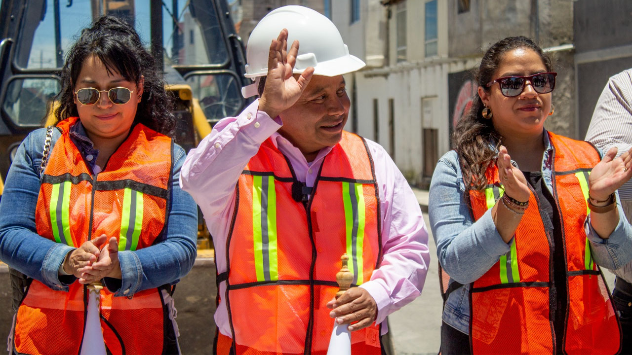 Gobierno de Apizaco da inicio a obra de rehabilitación de drenaje sanitario en Calle Adolfo López Mateos