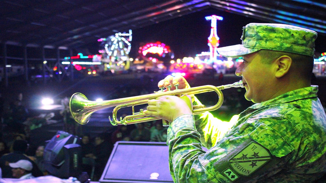 Memorable concierto ofreció banda militar en Chiautempan en el marco de la feria