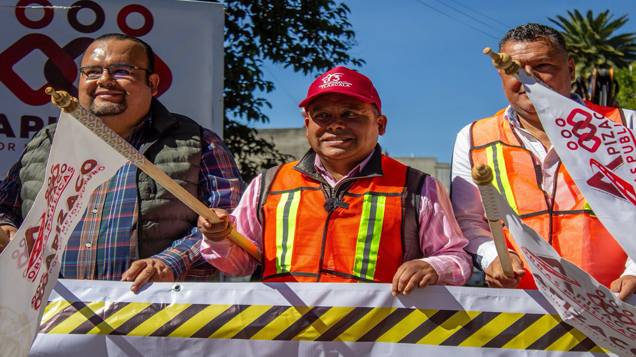 Encabeza Javier rivera rehabilitación de guarniciones y banquetas en avenida hidalgo