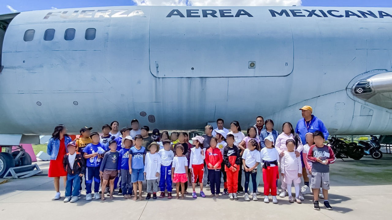 Recibe el ayuntamiento de la capital a niñas y niños de Xiloxoxtla para disfrutar del parque temático de Tizatlán